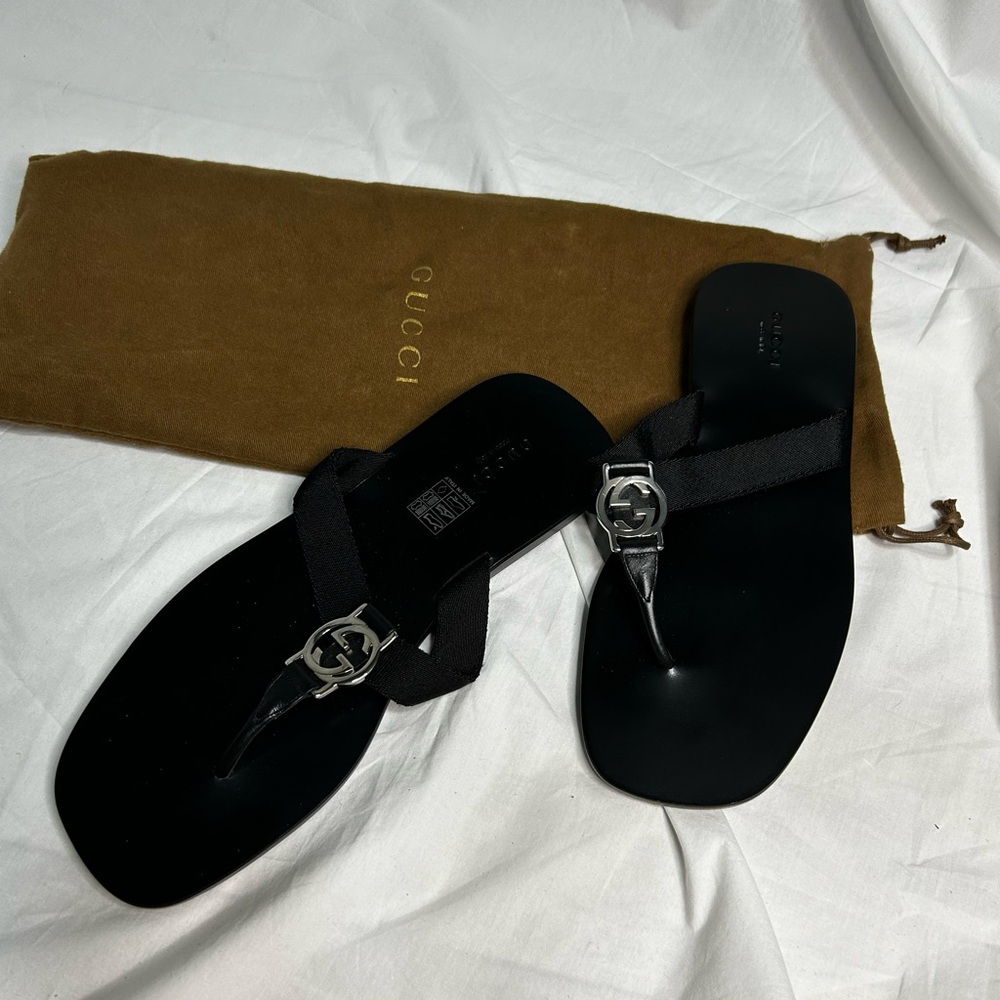 Gucci leather flip flops size 37.5